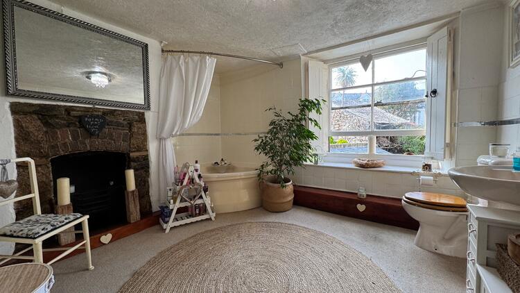 2 Broad Street, St. Columb Major, Cornwall TR9 6AS