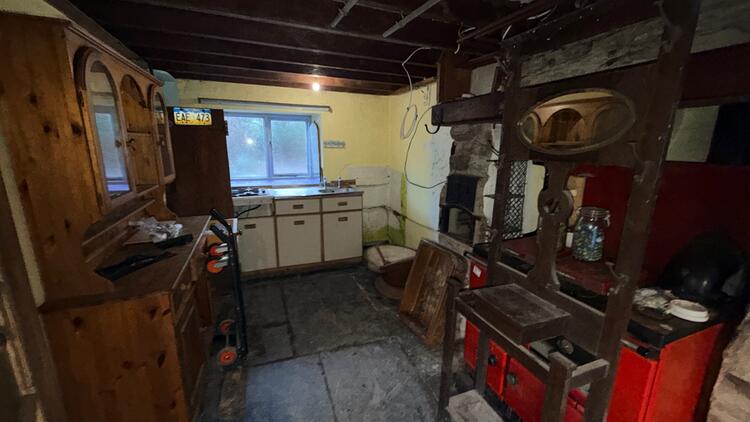 Lerry Mills, Talybont SY24 5ED