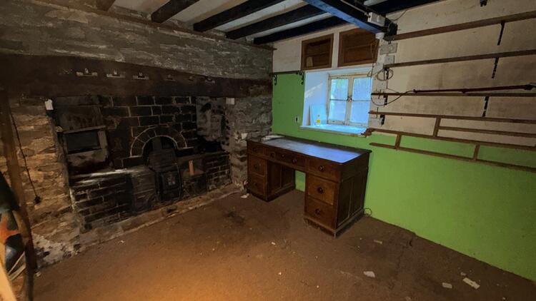 Lerry Mills, Talybont SY24 5ED