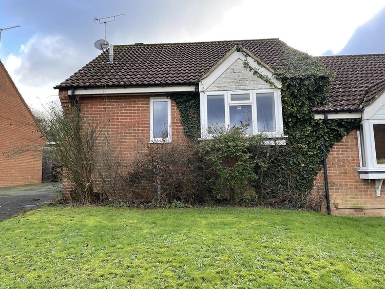 45 Heathfield Gardens, Robertsbridge TN32 5BD