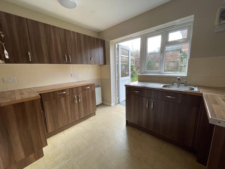 45 Heathfield Gardens, Robertsbridge TN32 5BD