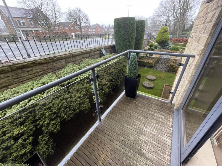 High-End Ground Floor Apartment