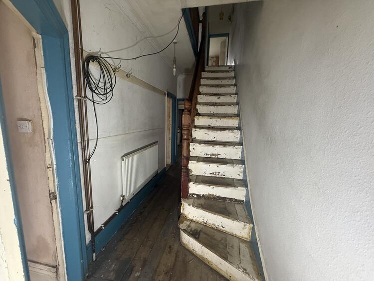 Terraced House in Sheffield image 4
