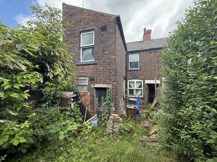 Terraced House in Sheffield image 2