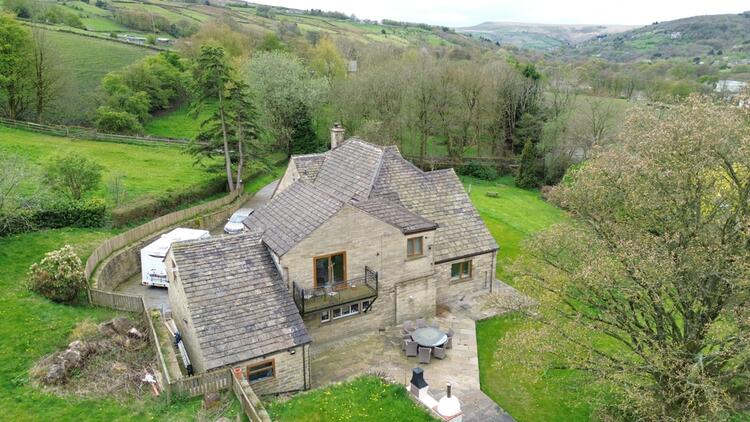 Detached House in Huddersfield image 2