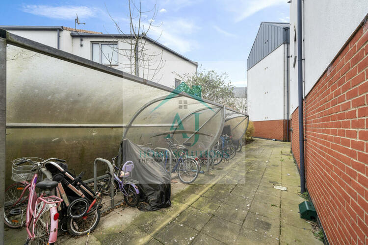 28 Quartz Terrace, Rayners Lane, Harrow HA2 0BT