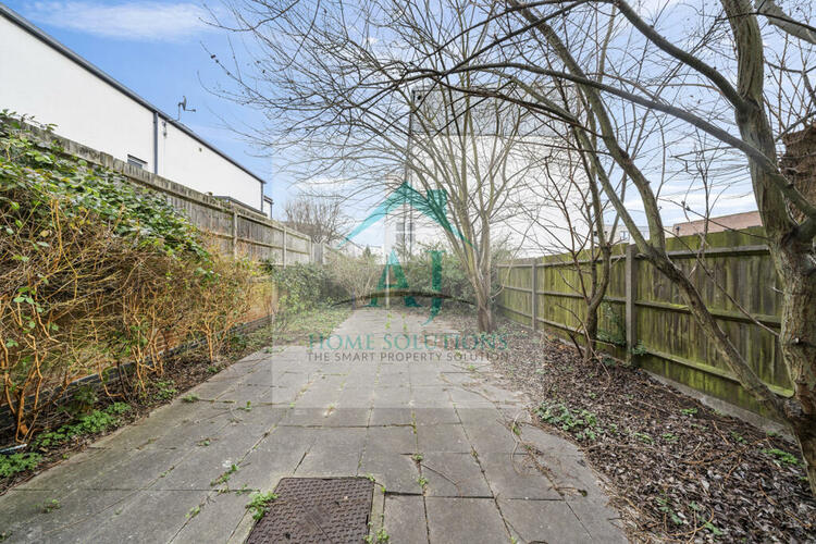 28 Quartz Terrace, Rayners Lane, Harrow HA2 0BT