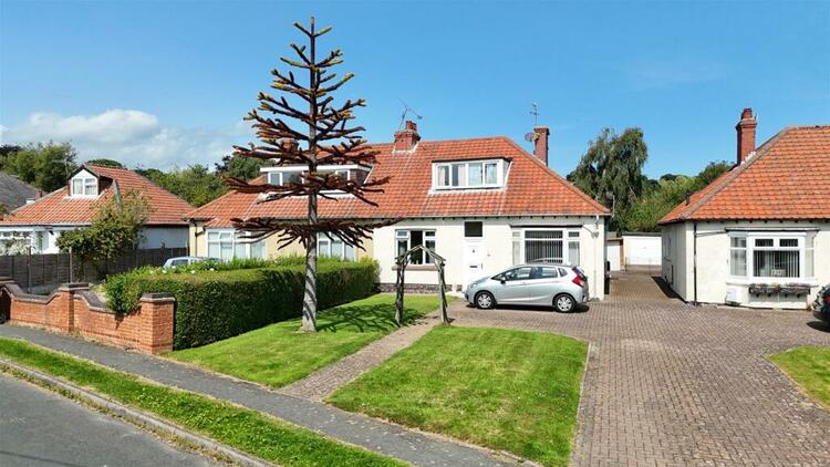 Semi-detached Bungalow in Scarborough