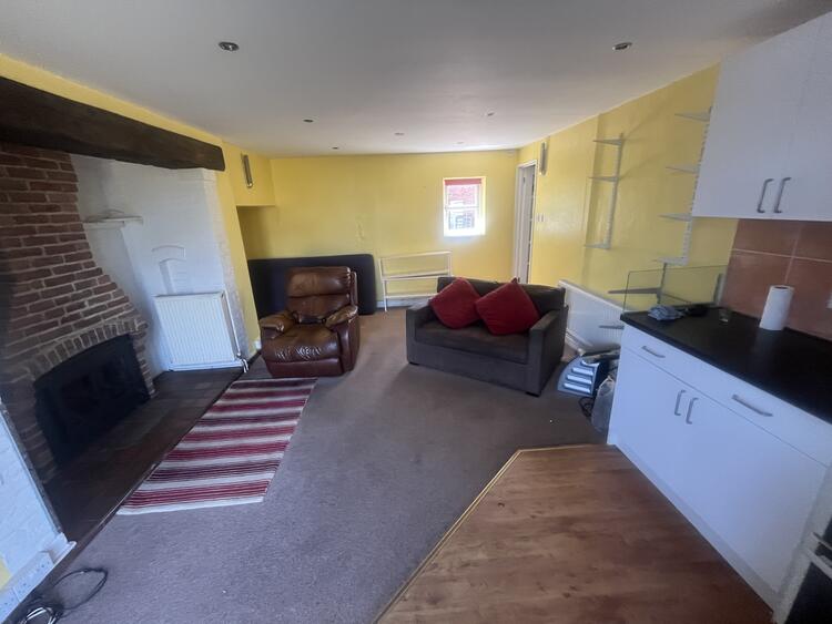 Semi-detached House in Loughborough image 2