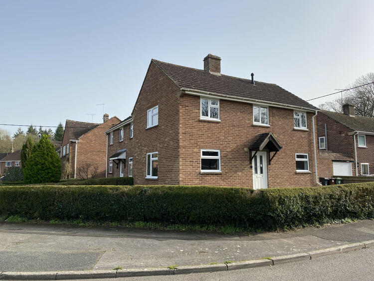 Semi-detached House in Swindon