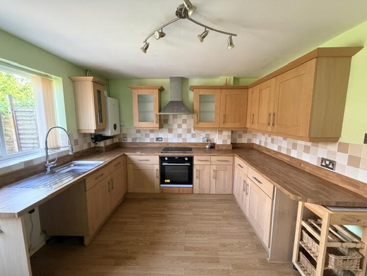 Semi-detached House in Birmingham image 4