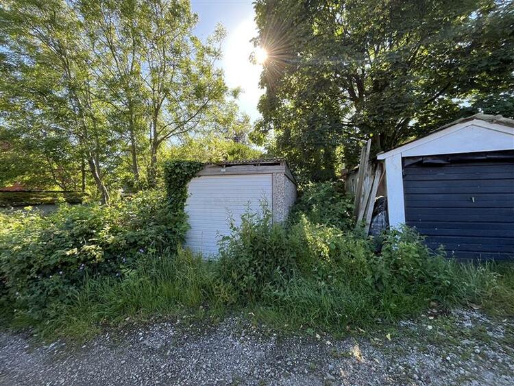 Garages in Ashton-Under-Lyne