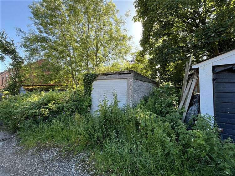 Garages in Ashton-Under-Lyne image 2