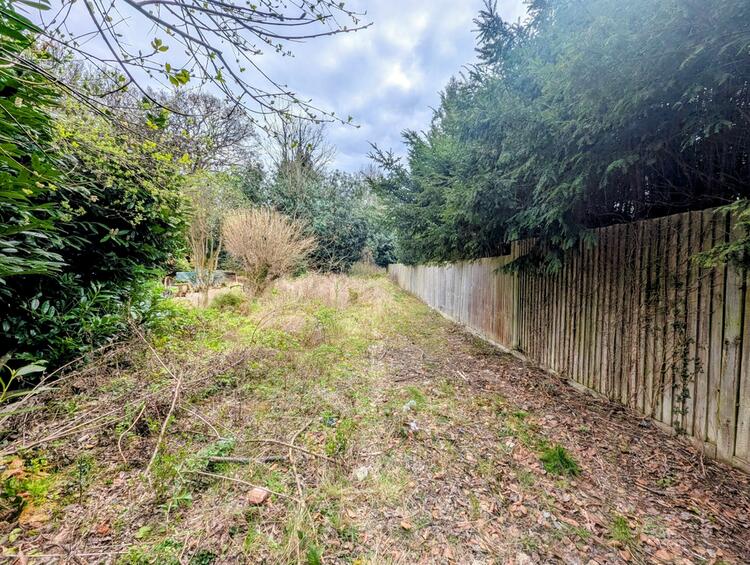 Land in Crawley image 4