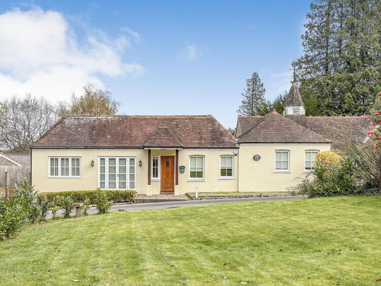 Cottage in Sevenoaks image 2