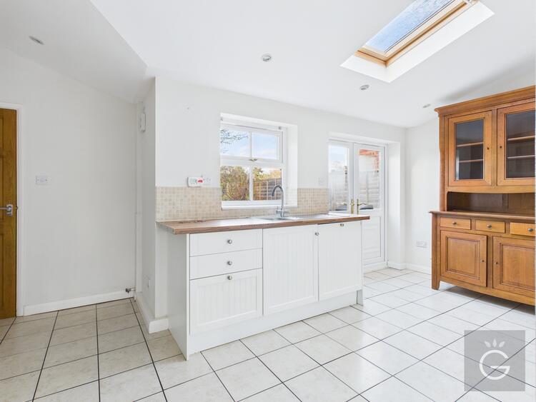 Semi-detached House in Fleet image 5
