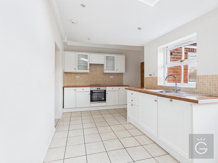 Semi-detached House in Fleet image 4