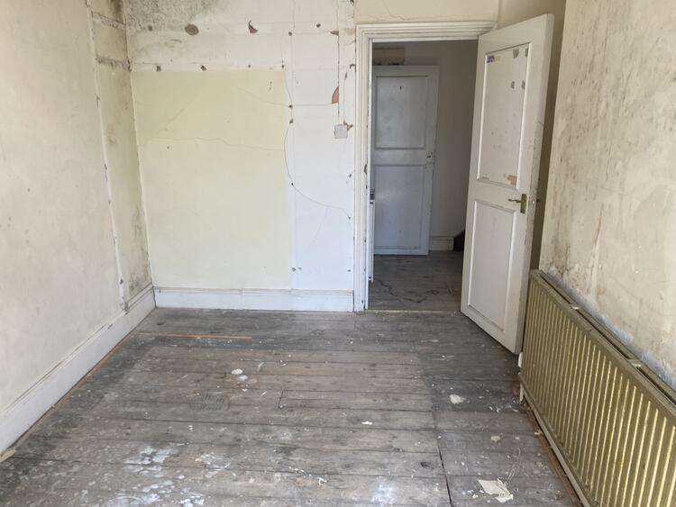 Flat 3, 73 Etnam Street, Leominster, Herefordshire HR6 8AE