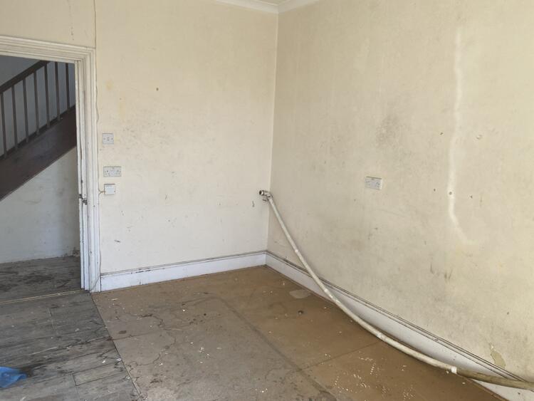 Flat 3, 73 Etnam Street, Leominster, Herefordshire HR6 8AE