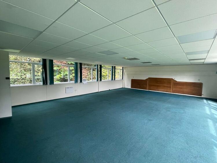 Commercial Property in Nantwich image 4