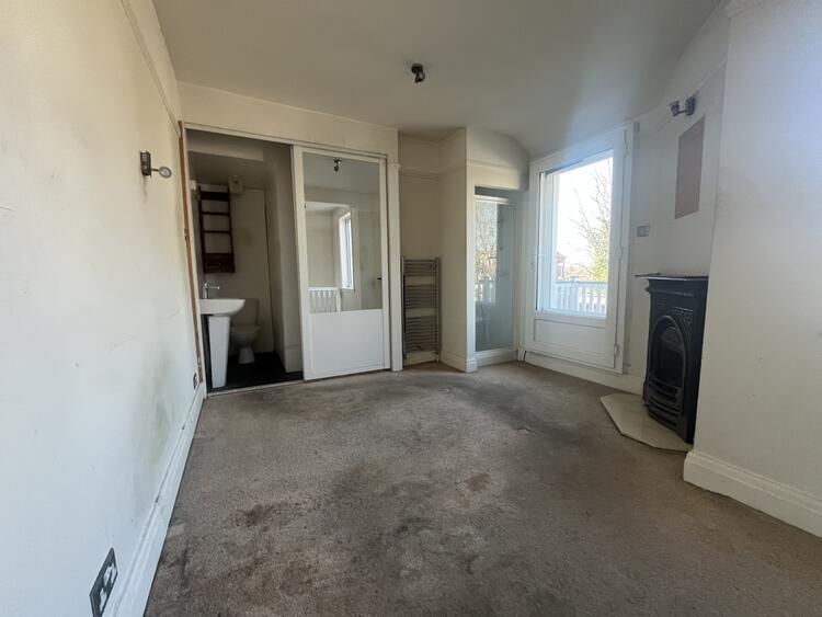 81 Stretton Road, Leicester, Leicestershire LE3 6BL