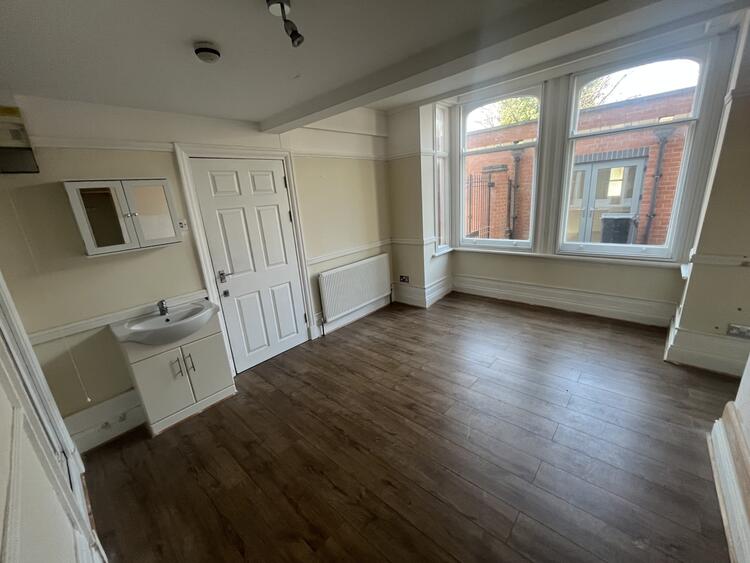 81 Stretton Road, Leicester, Leicestershire LE3 6BL