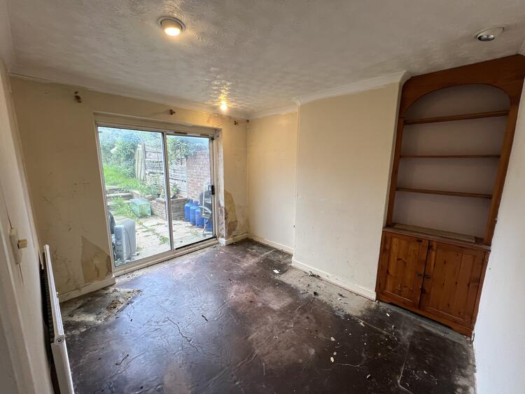 Semi-detached House in High Wycombe image 2