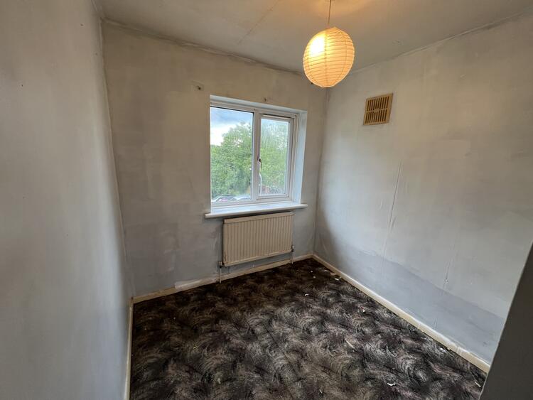 Semi-detached House in High Wycombe image 3