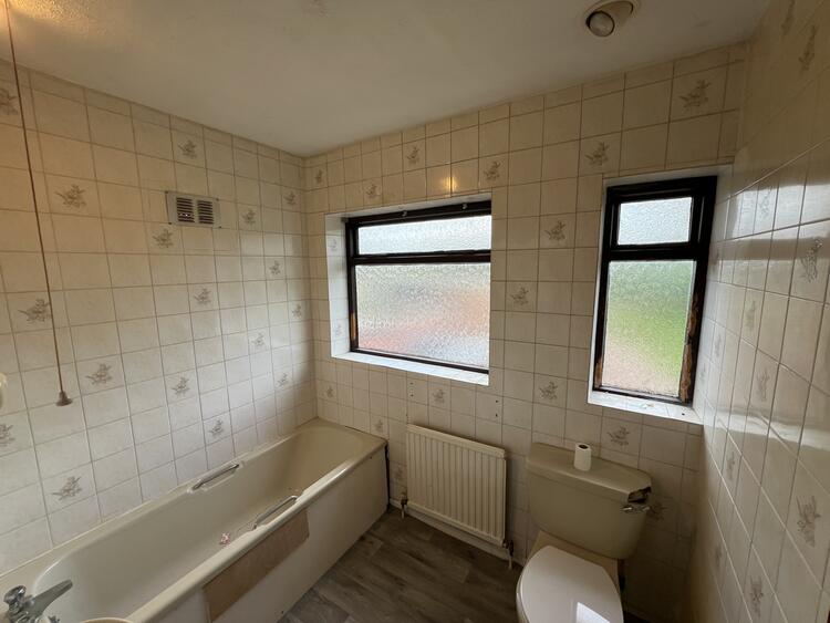 Semi-detached House in High Wycombe image 5