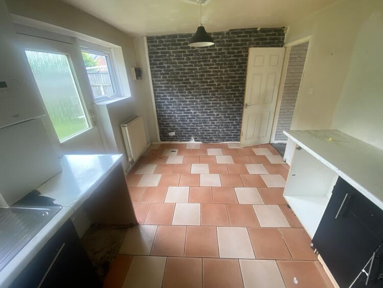 Semi-detached House in Sheffield image 3