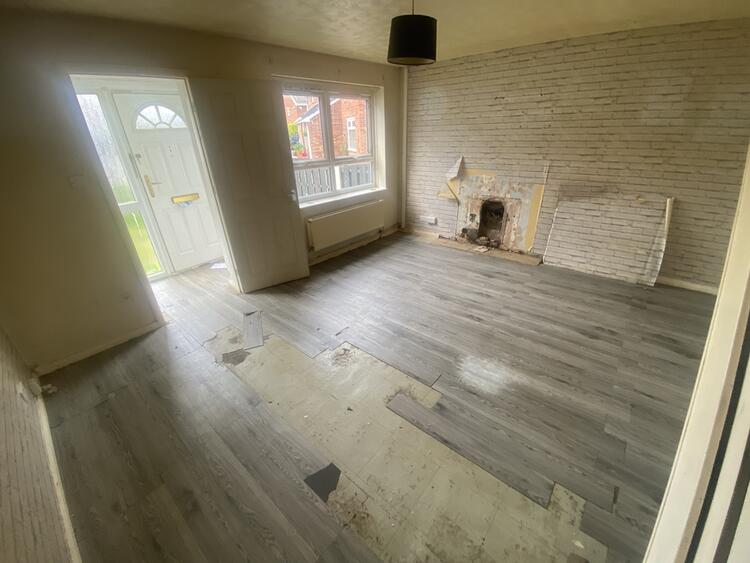 Semi-detached House in Sheffield image 5