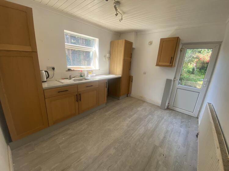Detached House in Nottingham image 3