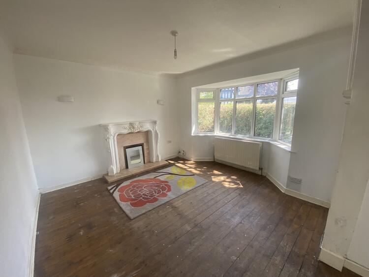 Detached House in Nottingham image 4
