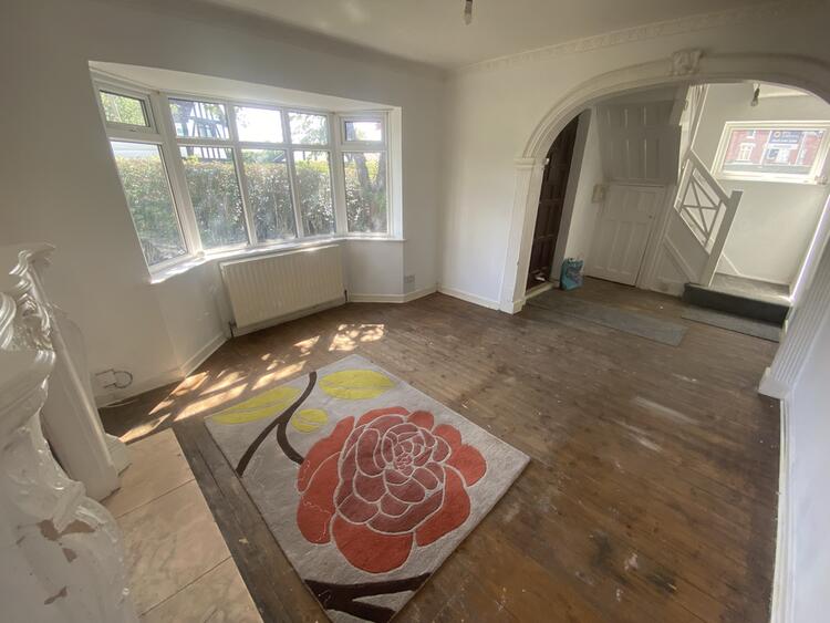 Detached House in Nottingham image 5