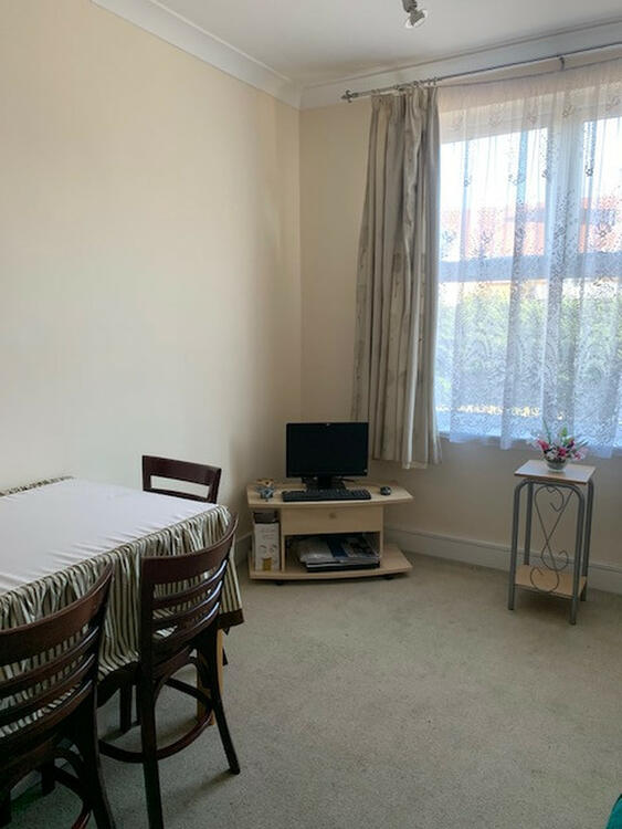 Flat in London image 5