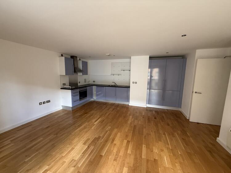 Flat in Sheffield image 4