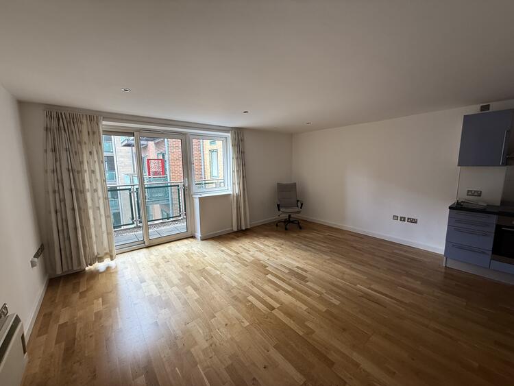 Flat in Sheffield image 3