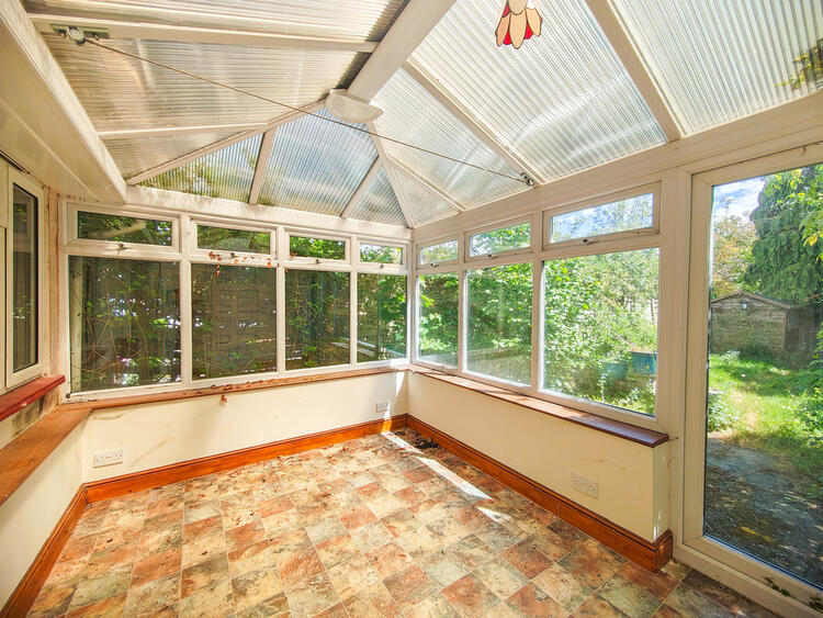 Semi-detached House in Dorking image 5