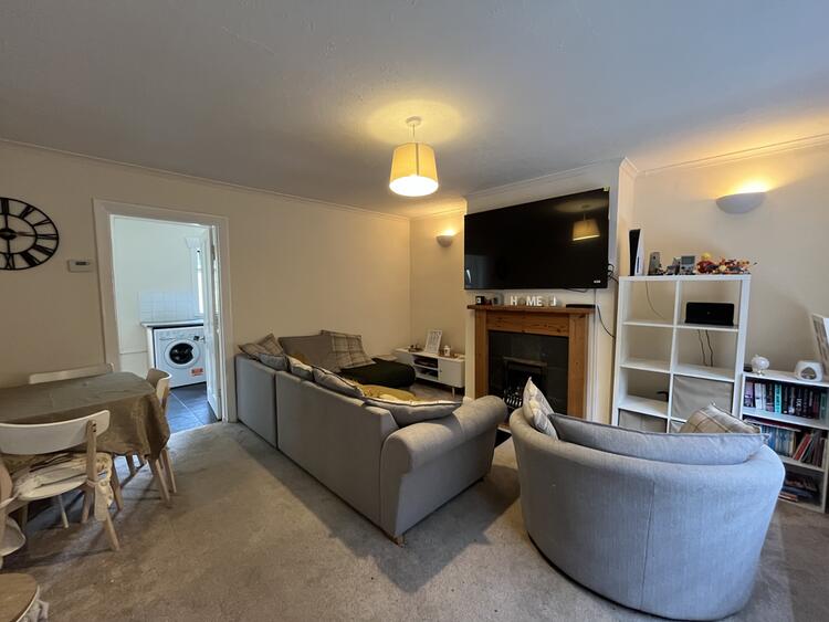 Semi-detached House in Leeds image 2