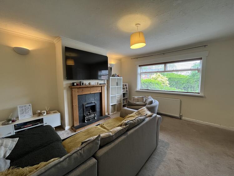 Semi-detached House in Leeds image 3
