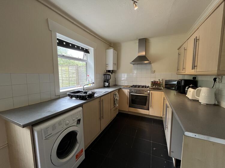 Semi-detached House in Leeds image 4