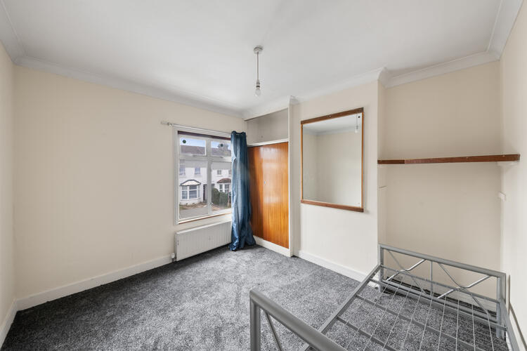 Terraced House in Uxbridge image 5