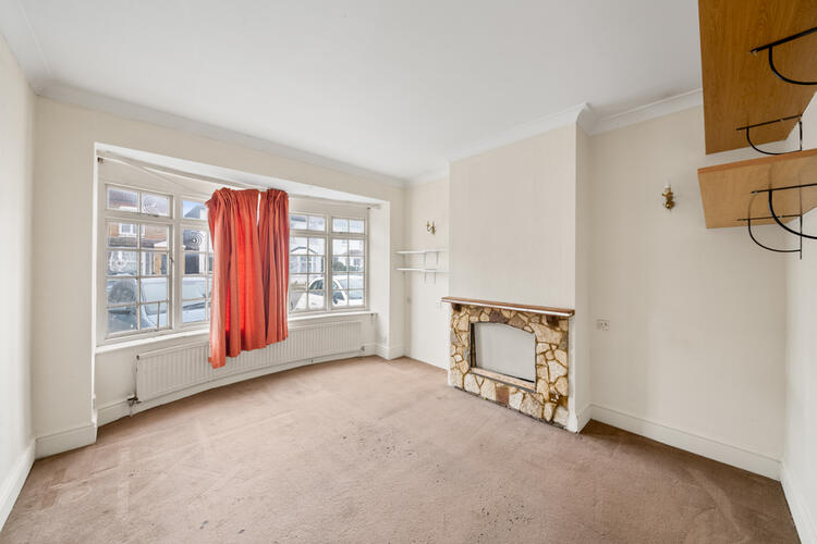 Terraced House in Uxbridge image 3