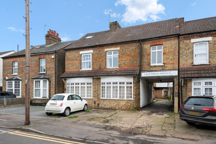 Terraced House in Uxbridge
