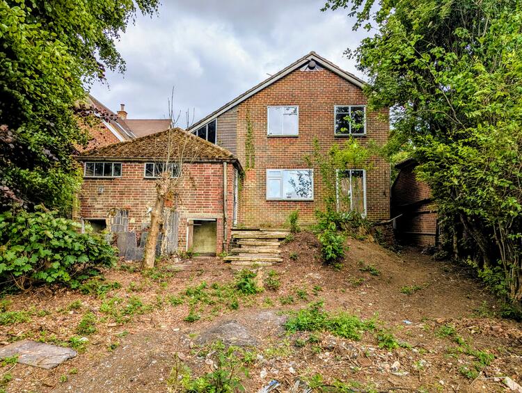 Detached House in Coulsdon image 3