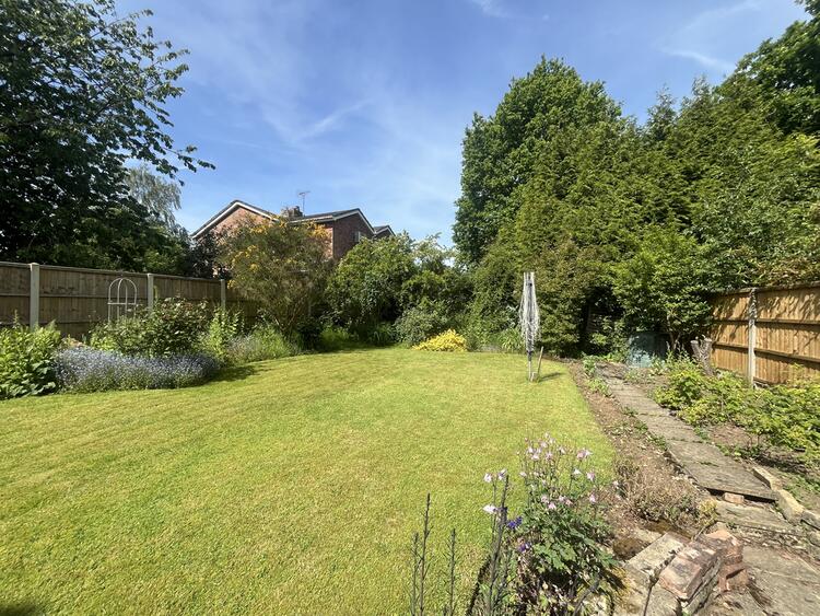 Detached House in Leicester image 2
