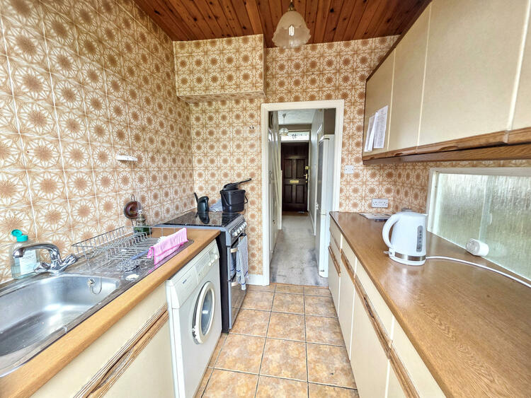 Terraced House in Edgware image 5
