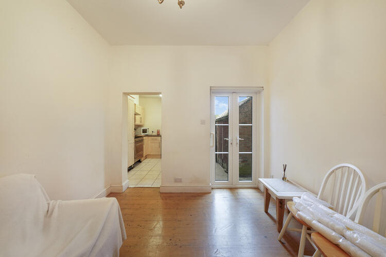 Semi-detached House in Harrow image 2