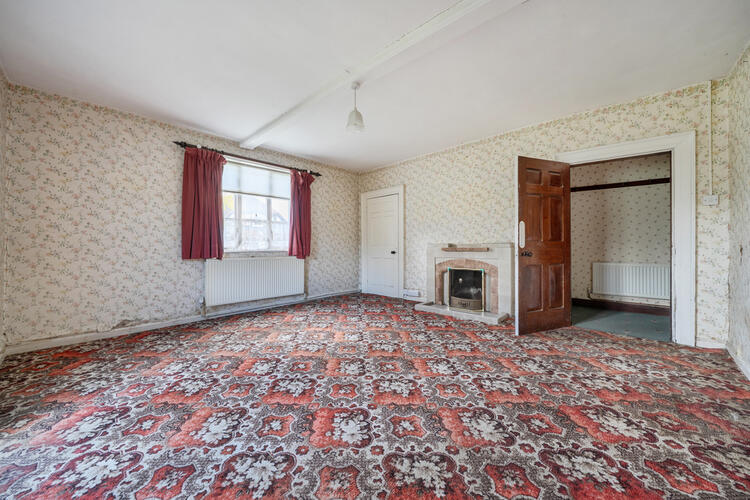 Detached House in Bedford image 5
