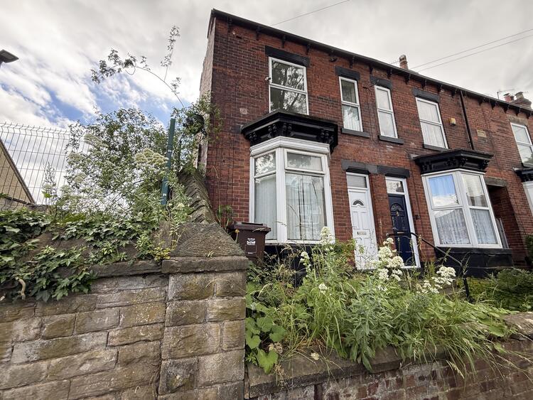 Terraced House in Sheffield image 3